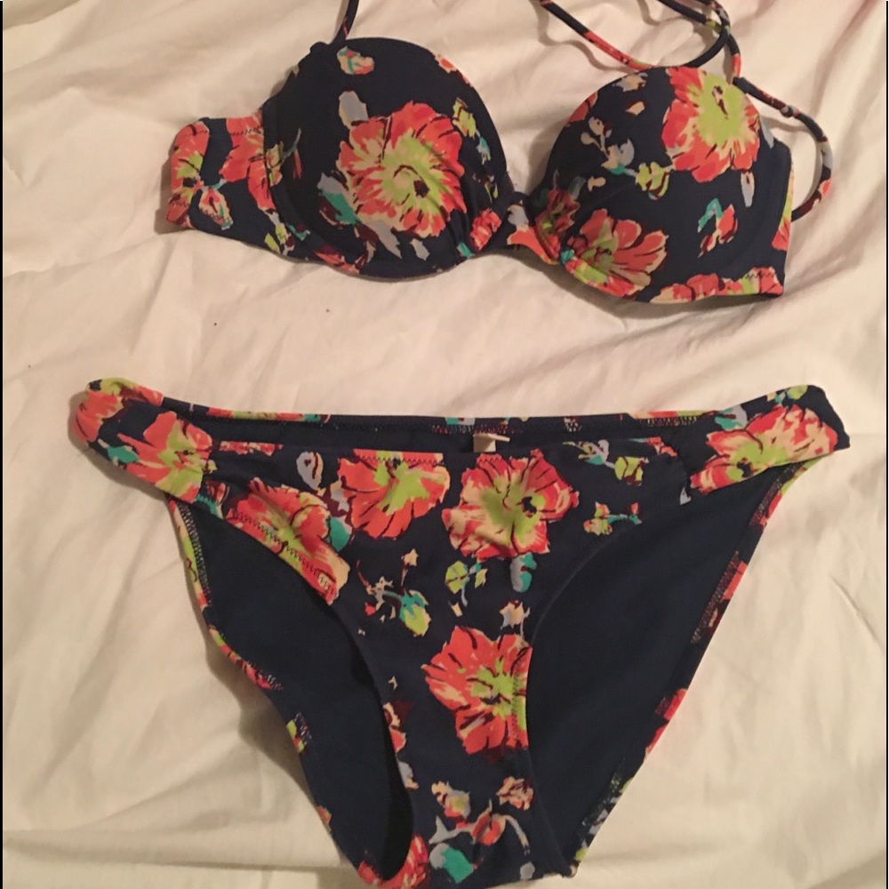 Aerie Floral Bikini Top 32B. Bottoms M.
